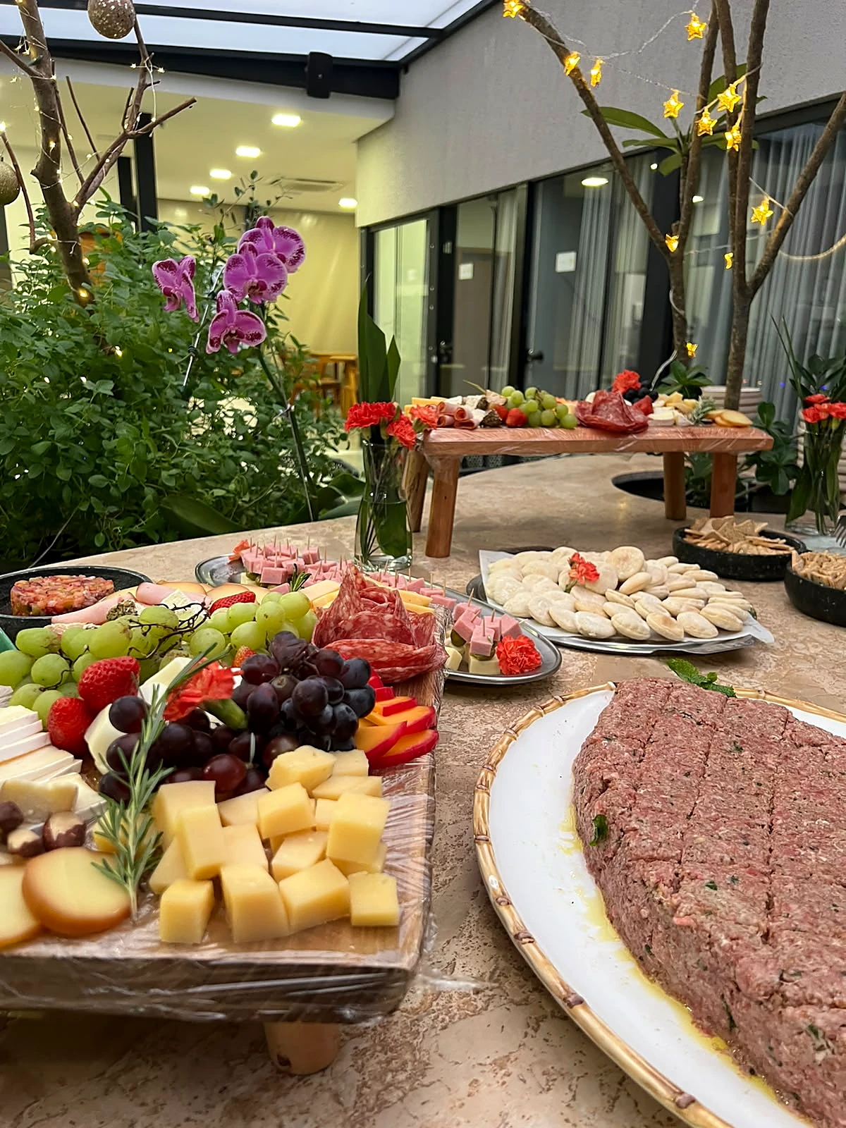 Composição gastronômica preparada para evento do Lumne